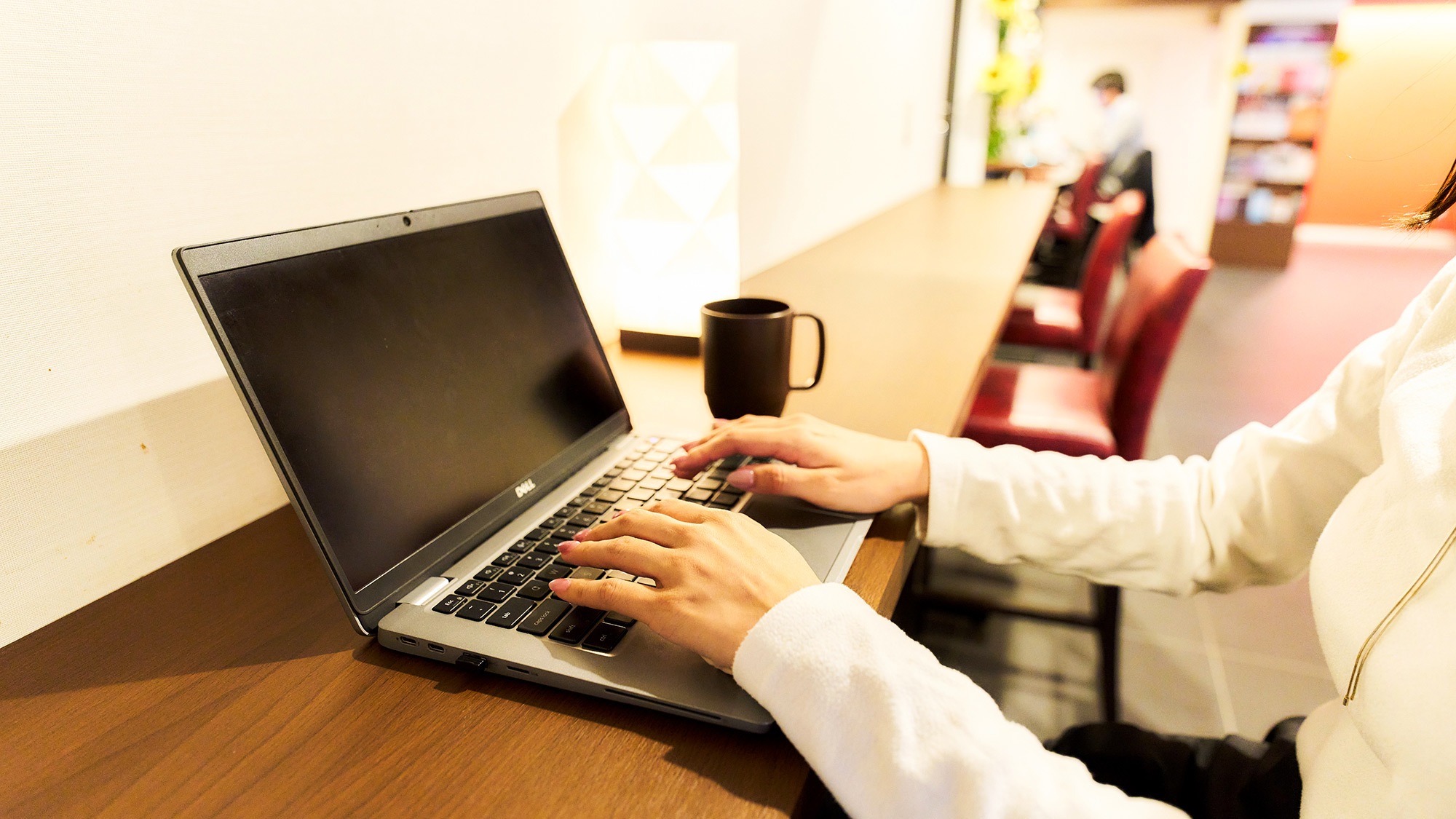 ・【カウンター】ビジネスの際にも安心なWIFIを完備しております