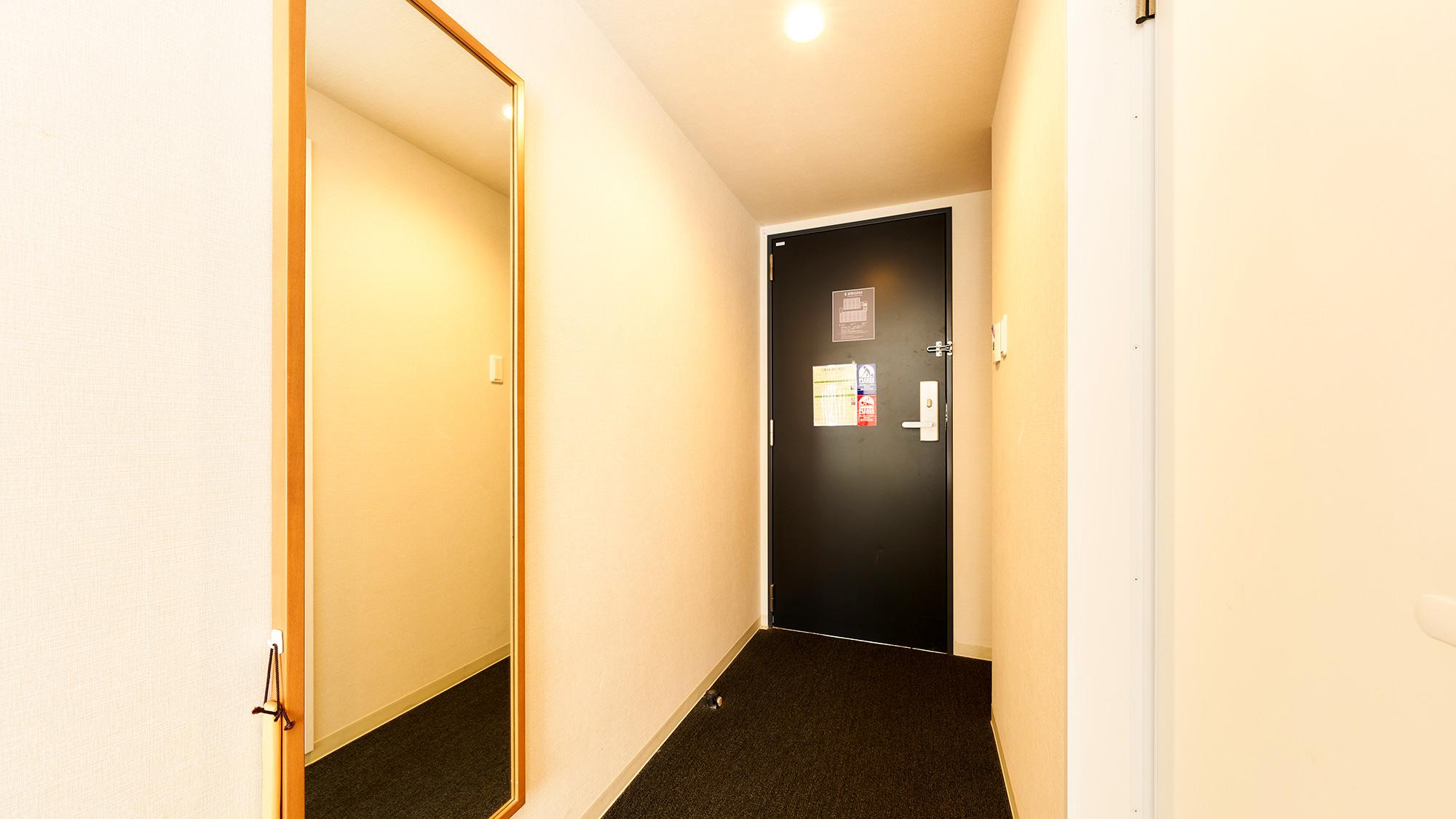 ・【ツインルーム】落ち着いた色合いのインテリアのお部屋でリラックスしてお過ごしいただけます