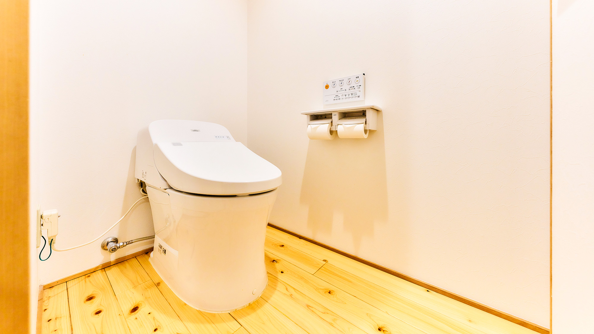 ・【特別和室】トイレは嬉しい温水洗浄機能付き。快適にご利用いただけます