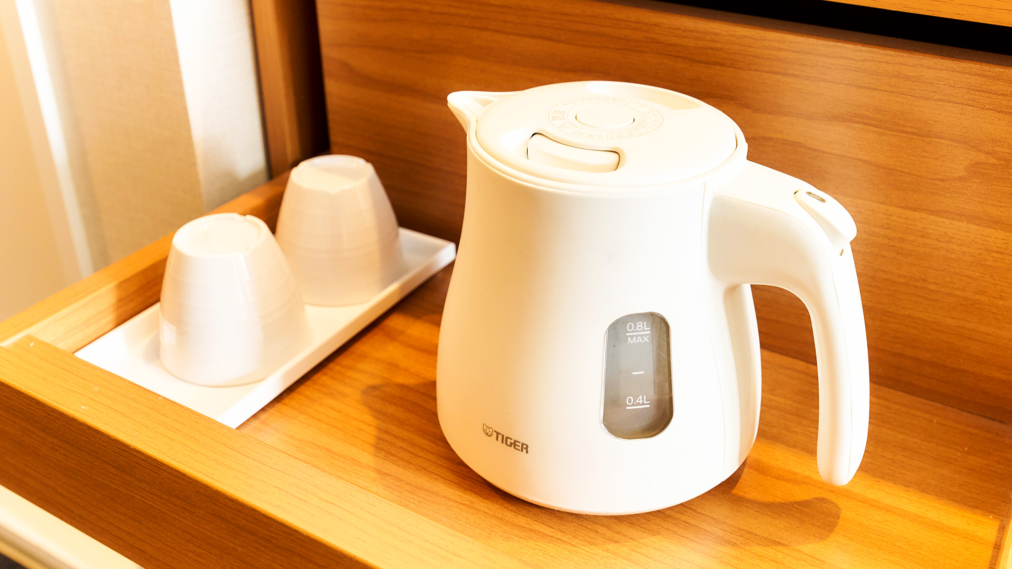 ・【湯沸かしポット】温かいお飲み物やカップ麵など、お湯が必要な際にお使いください