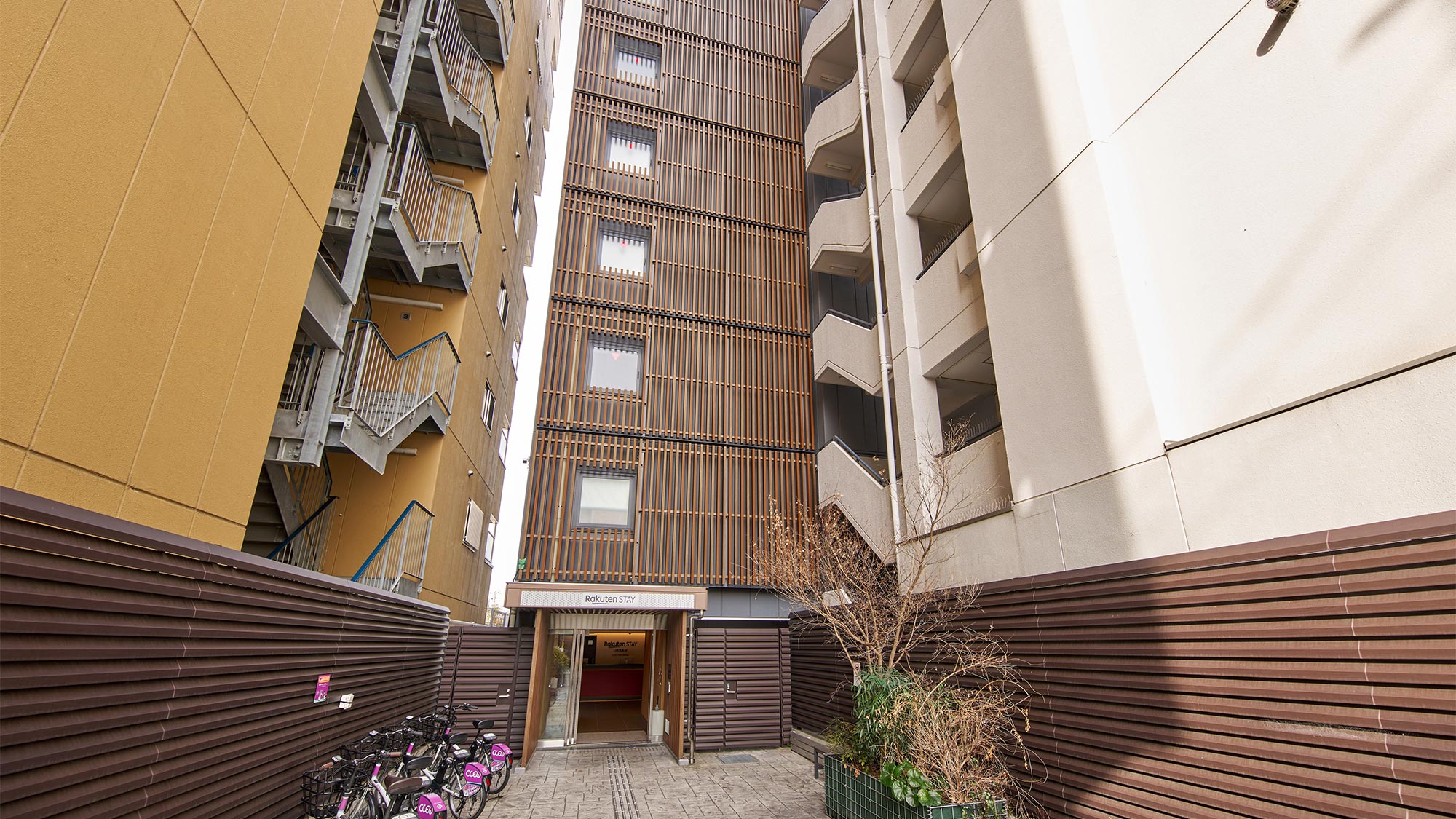 ・【外観】こちらの建物を目印にお越しください