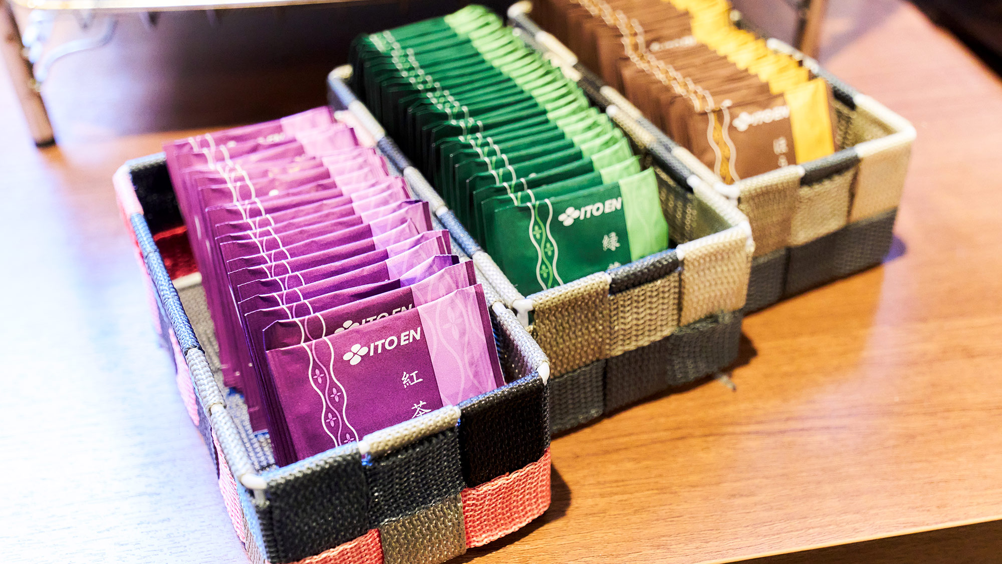 ・【アメニティ】紅茶、緑茶、ほうじ茶とお好みで選んでホッとひと息ティータイムをどうぞ