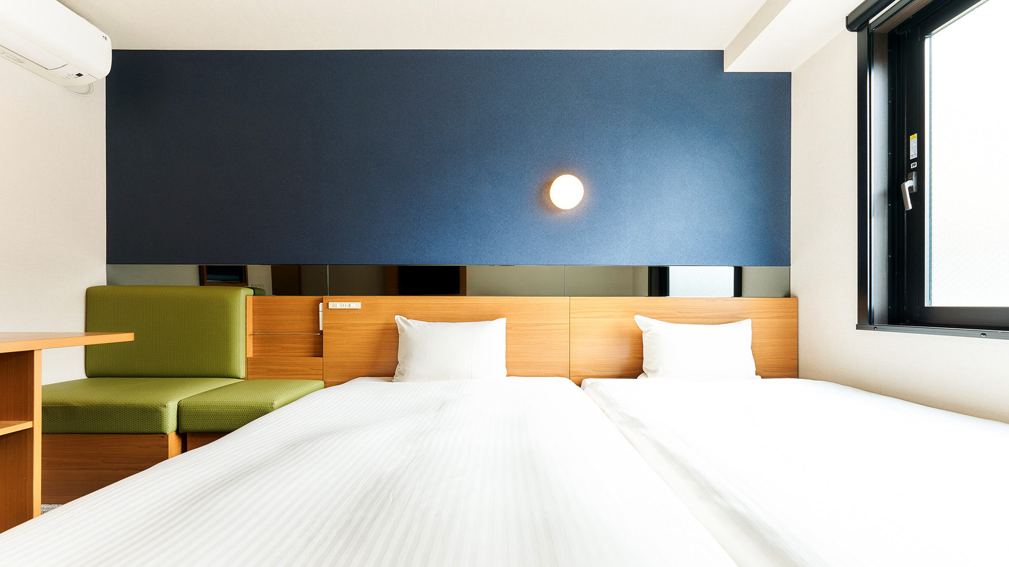 ・【ツインルーム】ビジネスにも観光にも便利な立地。コンパクトで機能的な2ベッドのお部屋です