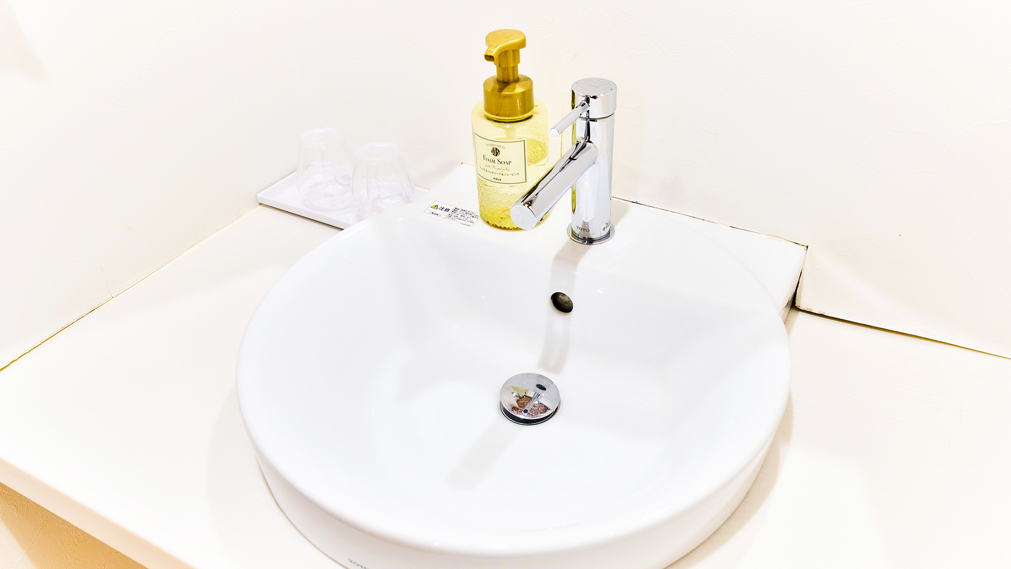 ・【特別和室】フェイス＆ハンドソープとグラスは洗面台の上にご用意しています