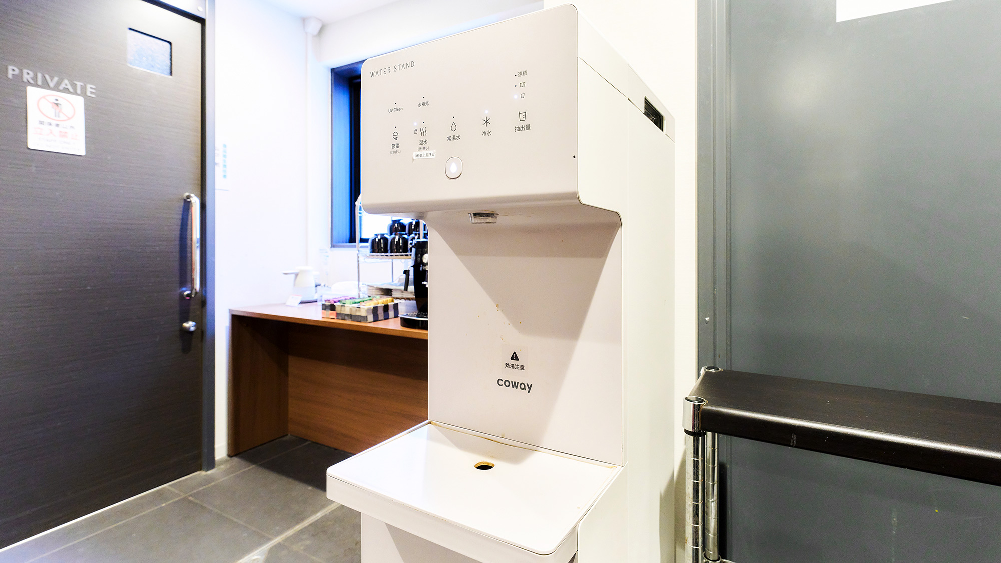 ・【ウォータースタンド】お水や白湯だけでなく、お茶を飲む際にも。24時間ご利用いただけます