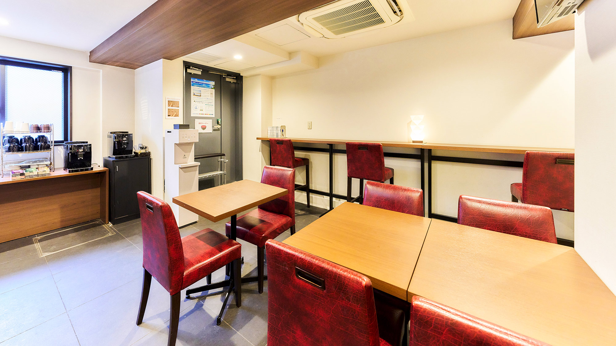 ・【朝食場所】ご利用可能時間は午前7:00〜午前9:30です(無くなり次第終了）