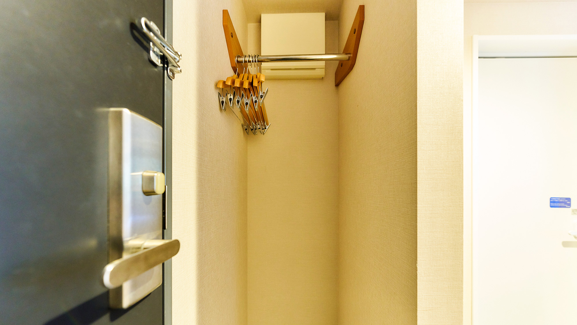 ・【ハンガーラック】シワをつけたくないお洋服や長めのアウターはこちらへ