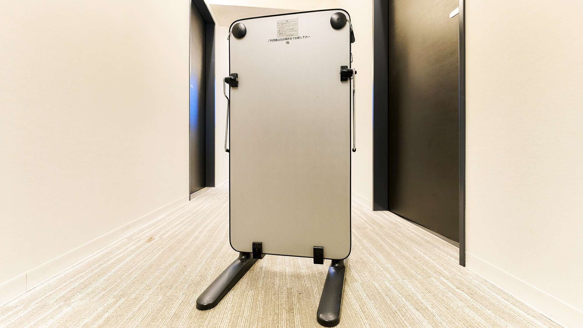 ・【ズボンプレッサー】ビジネスご利用時の身だしなみとして、気になるシワにご使用ください