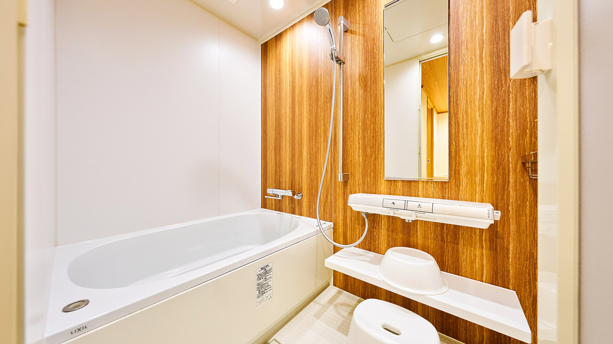 ・【特別和室】浴槽付きバスルーム。お湯に浸かって1日の疲れを癒してください