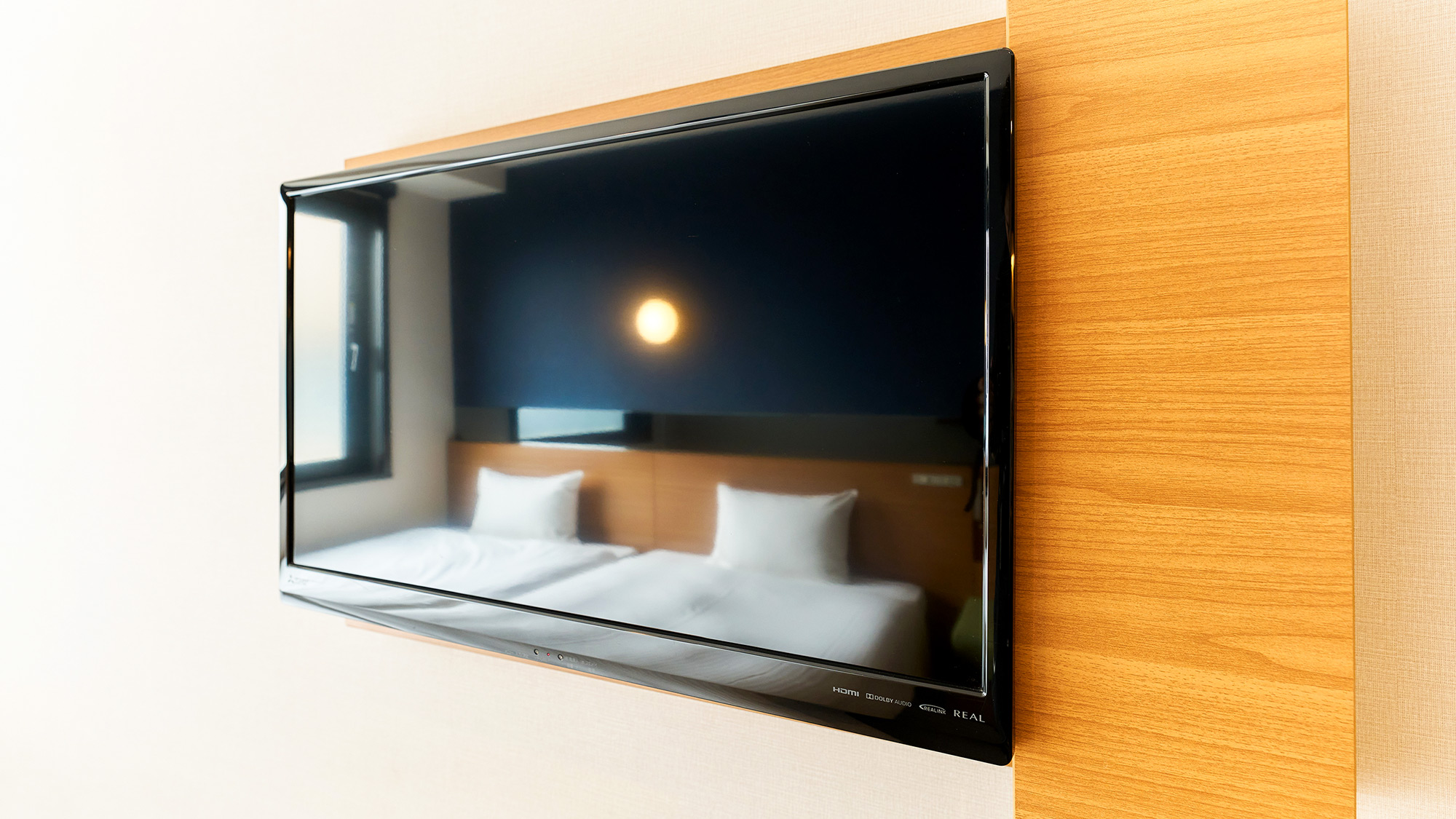 ・【テレビ】お部屋でのリフレッシュに。旅先でも変わらずお好きな番組をお楽しみいただけます