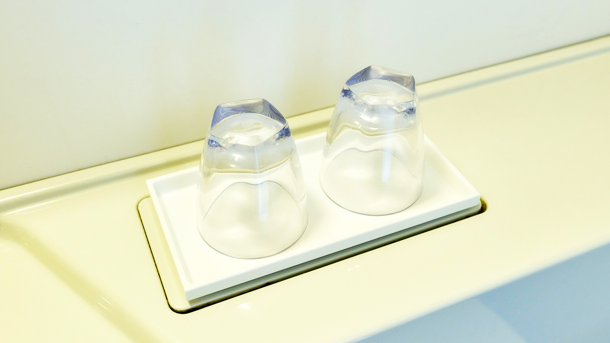 ・【グラス】洗面台に人数分のグラスをご用意しております