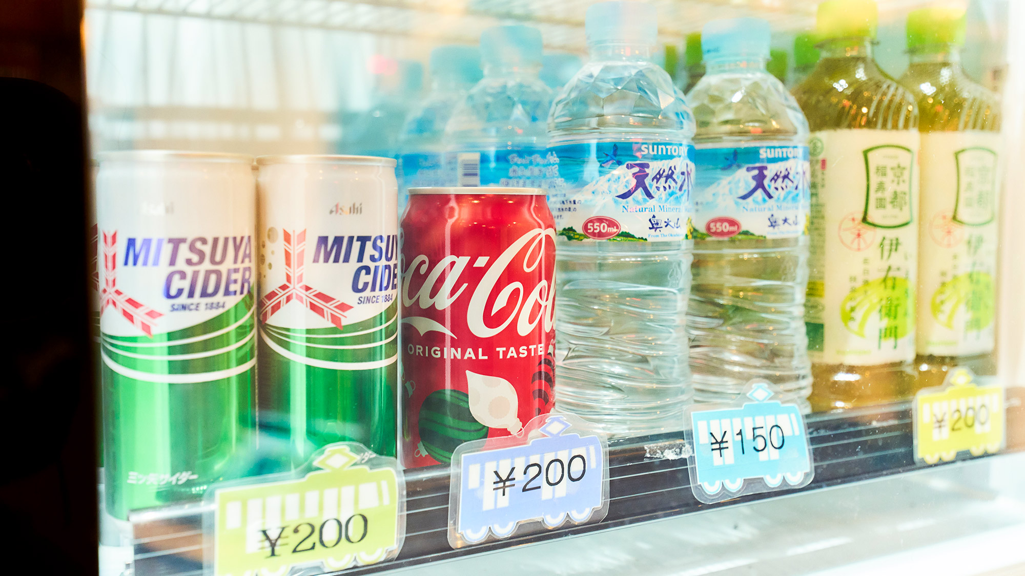 ・【ビバレッジ】冷蔵庫内の飲み物代金はフロントにお支払いください