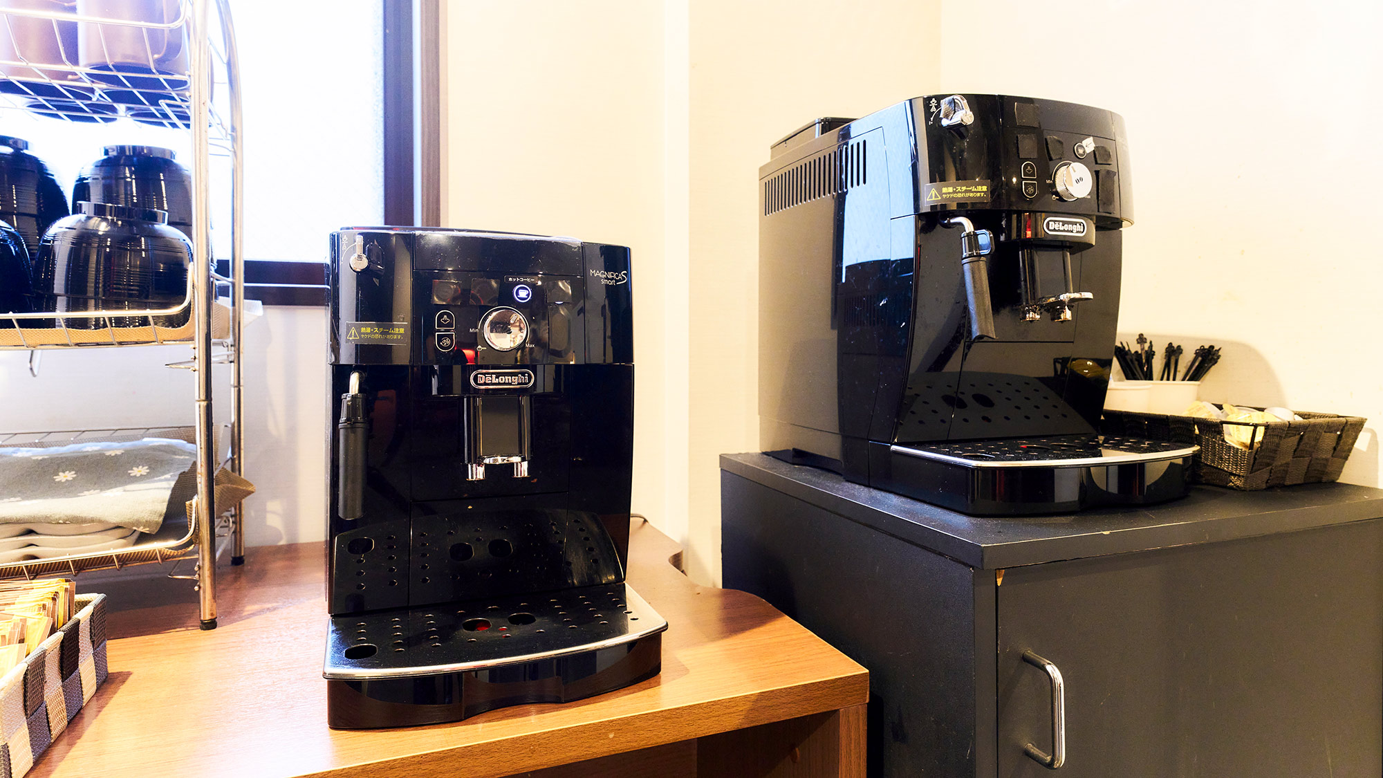 ・【コーヒーマシン】デロンギのマシンを2台設置。香り高いコーヒーをお楽しみください
