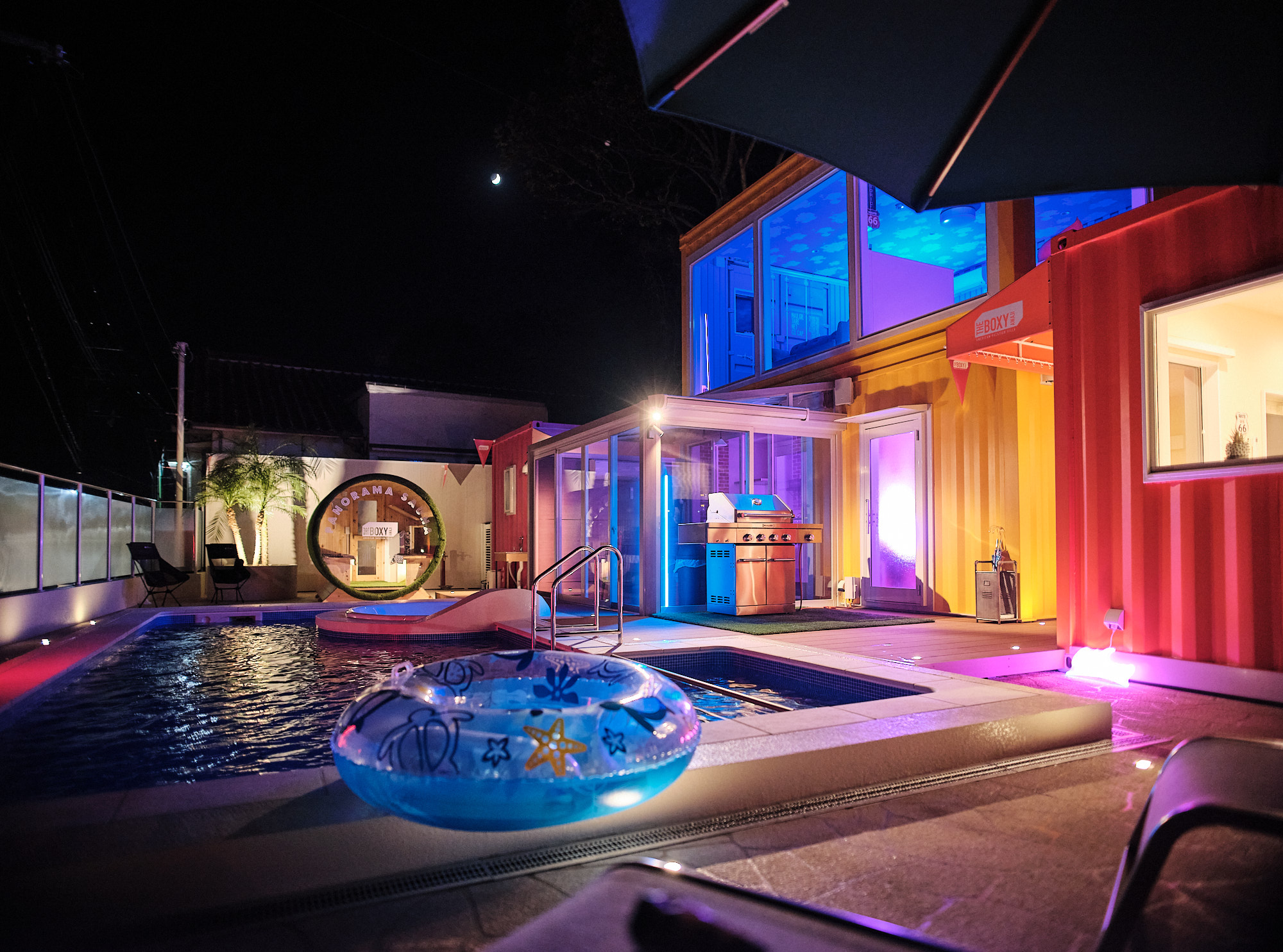 プールとフロート