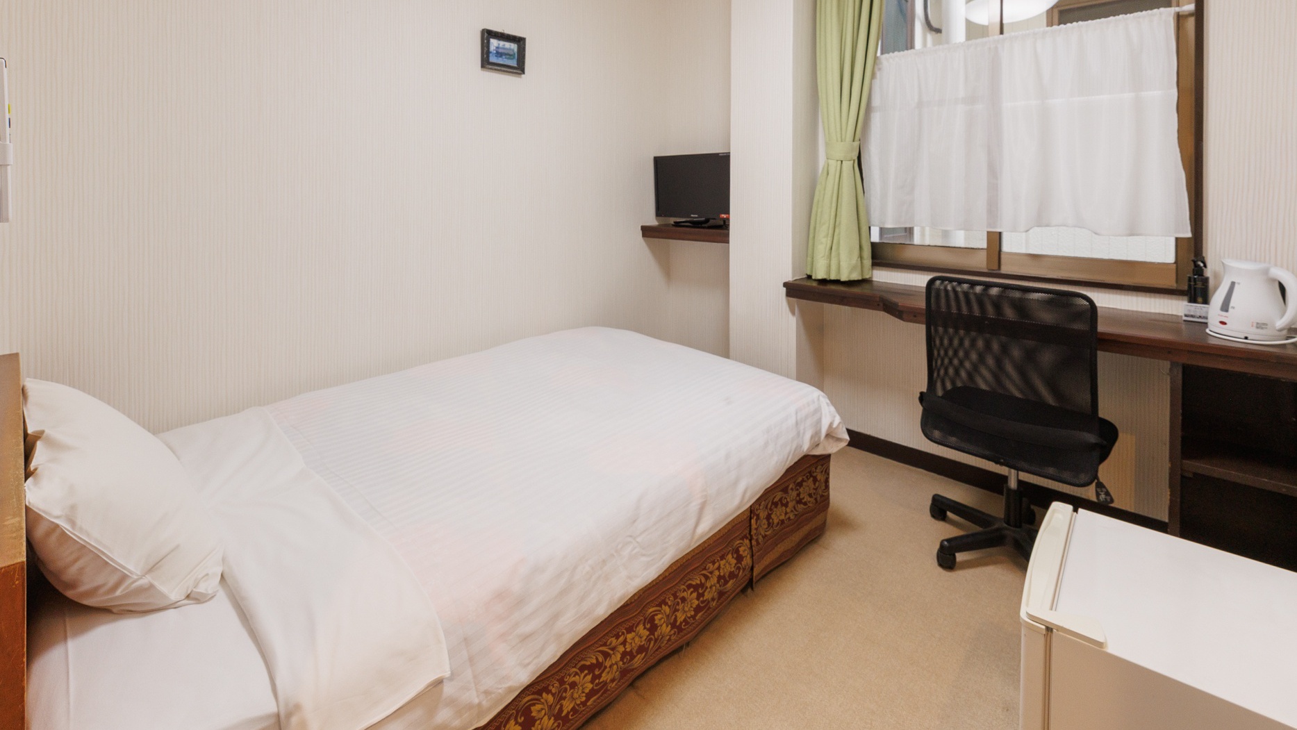 スモールシングル／9平米／100cm幅ベッド&times;1台