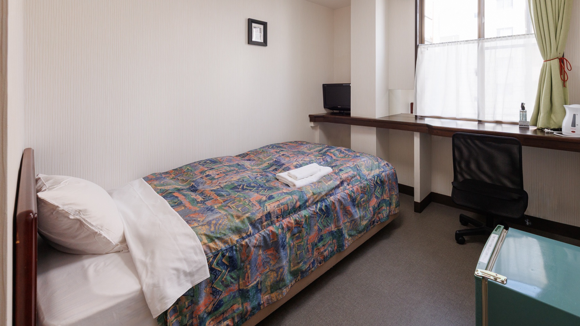 スモールシングル／10平米／100cm幅ベッド&times;1台