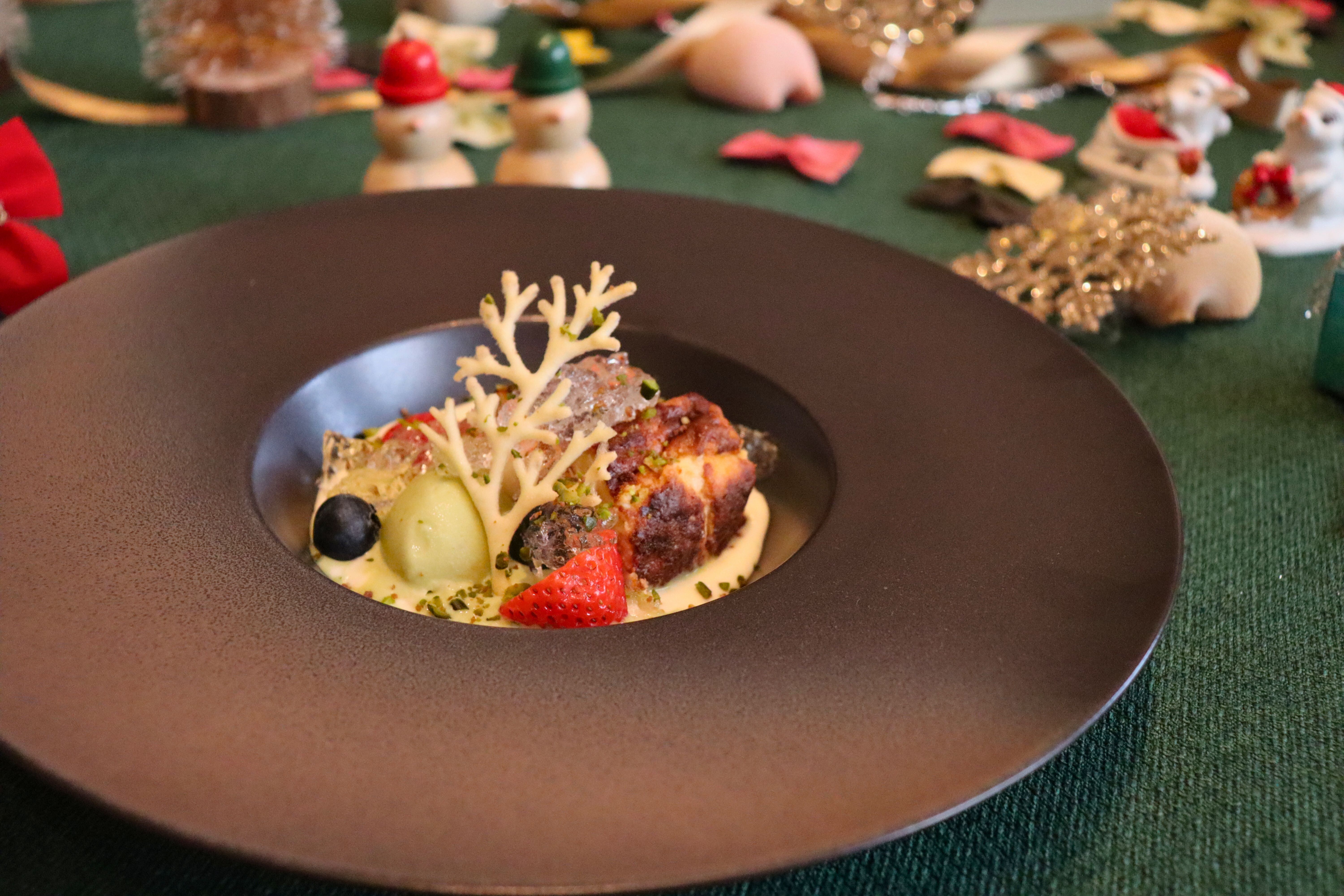 リコッタのバスクチーズケーキ　グランマニエのソース（イメージ）