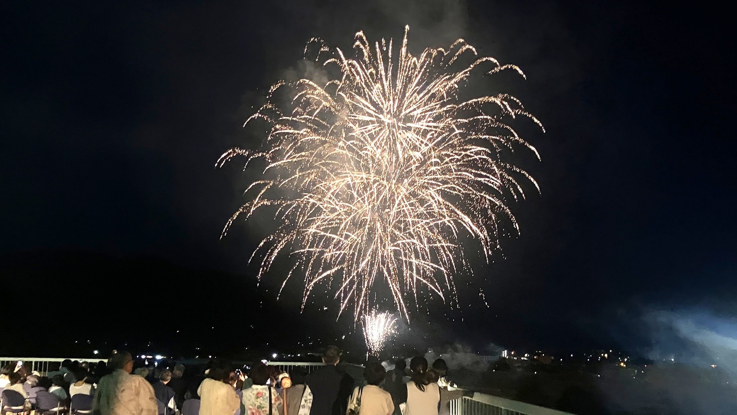 【限定】庄川観光祭花火　せいろ蒸しプラン。夜空彩る花火を特別席で鑑賞できる圧巻のHANBI SHOW