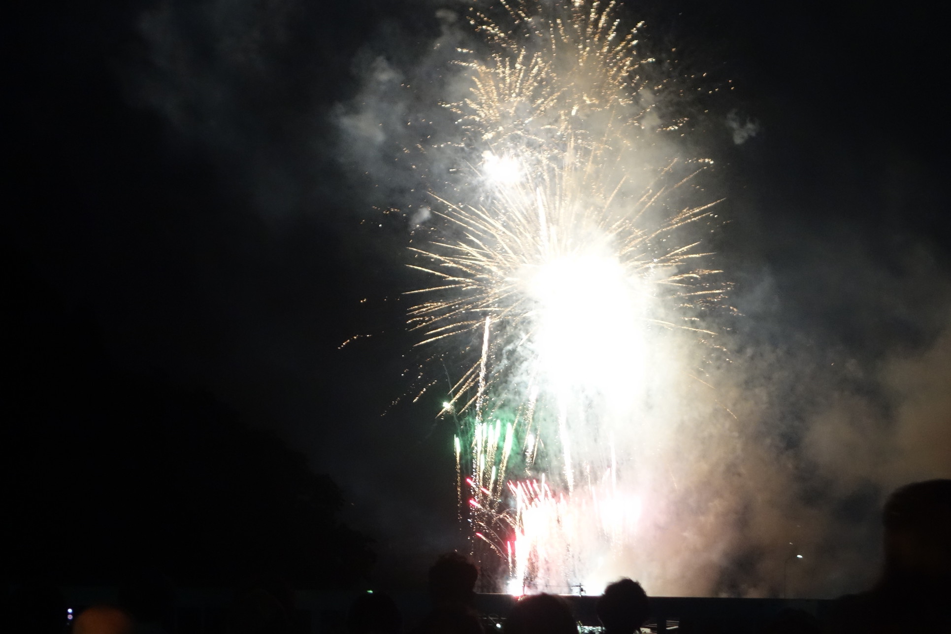 【限定】庄川観光祭花火　せいろ蒸しプラン。夜空彩る花火を特別席で鑑賞できる圧巻のHANBI SHOW