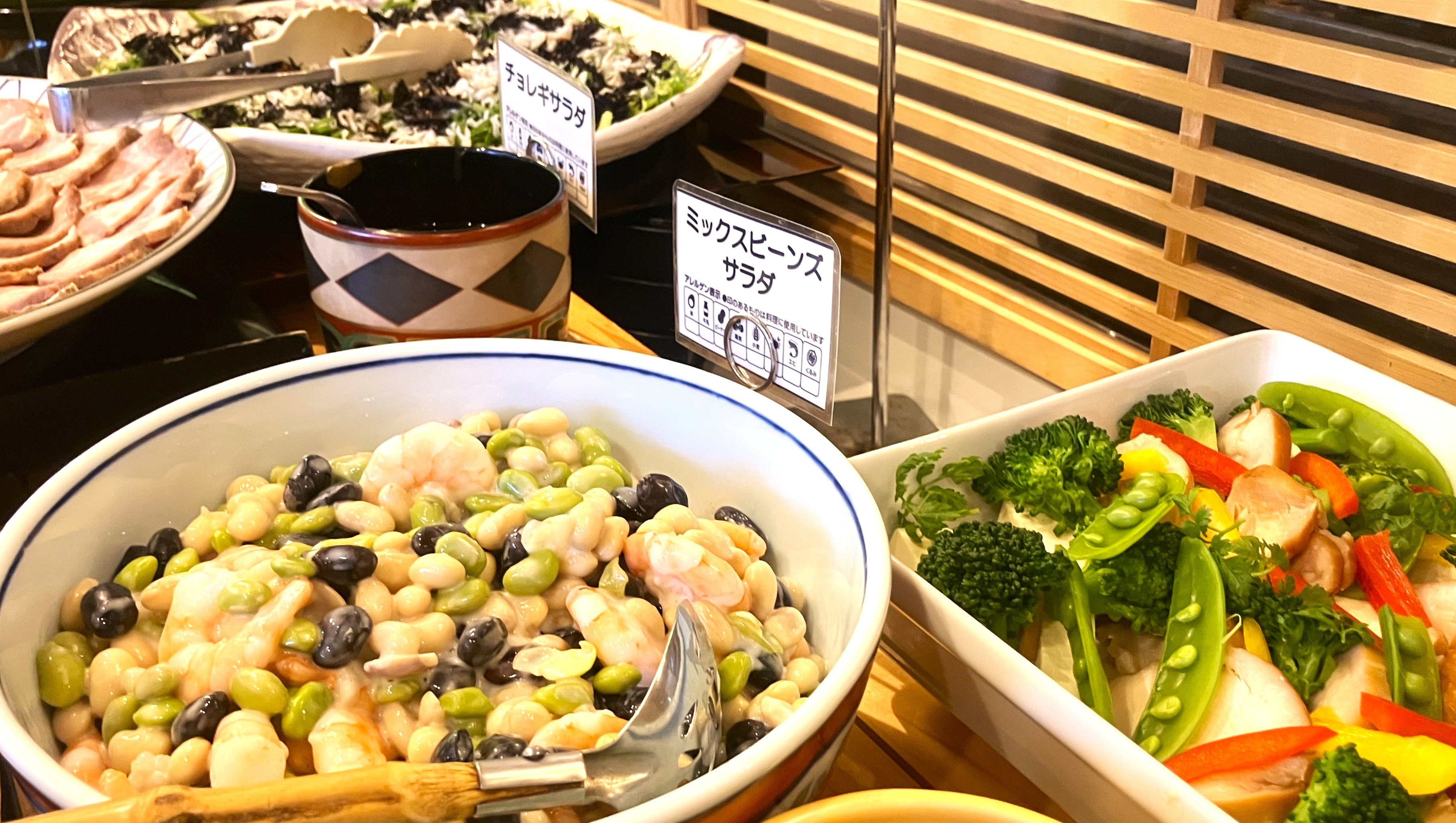 おいしさ発見！月替わりバイキング調理