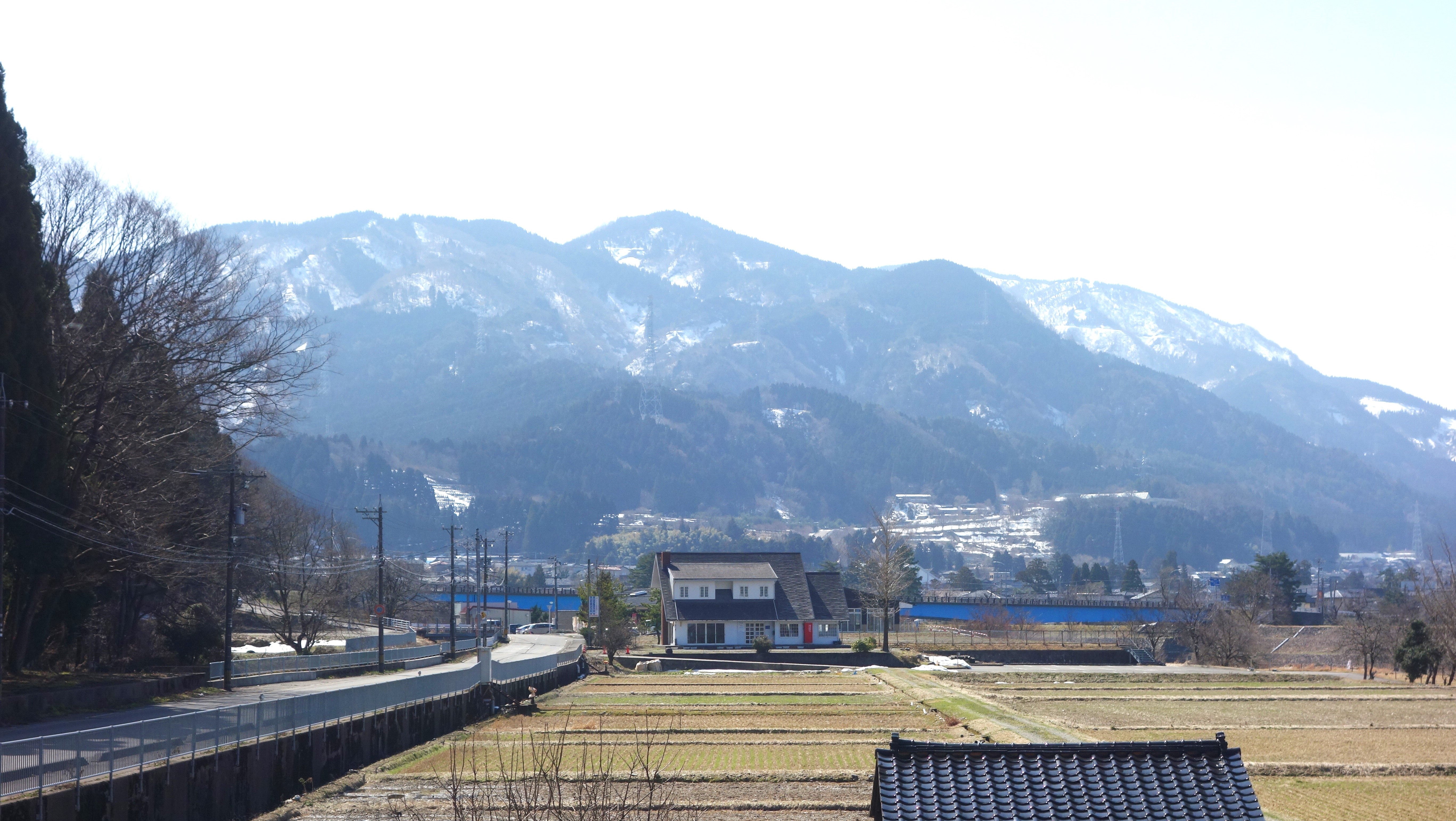 庄川荘周辺の残雪の山々
