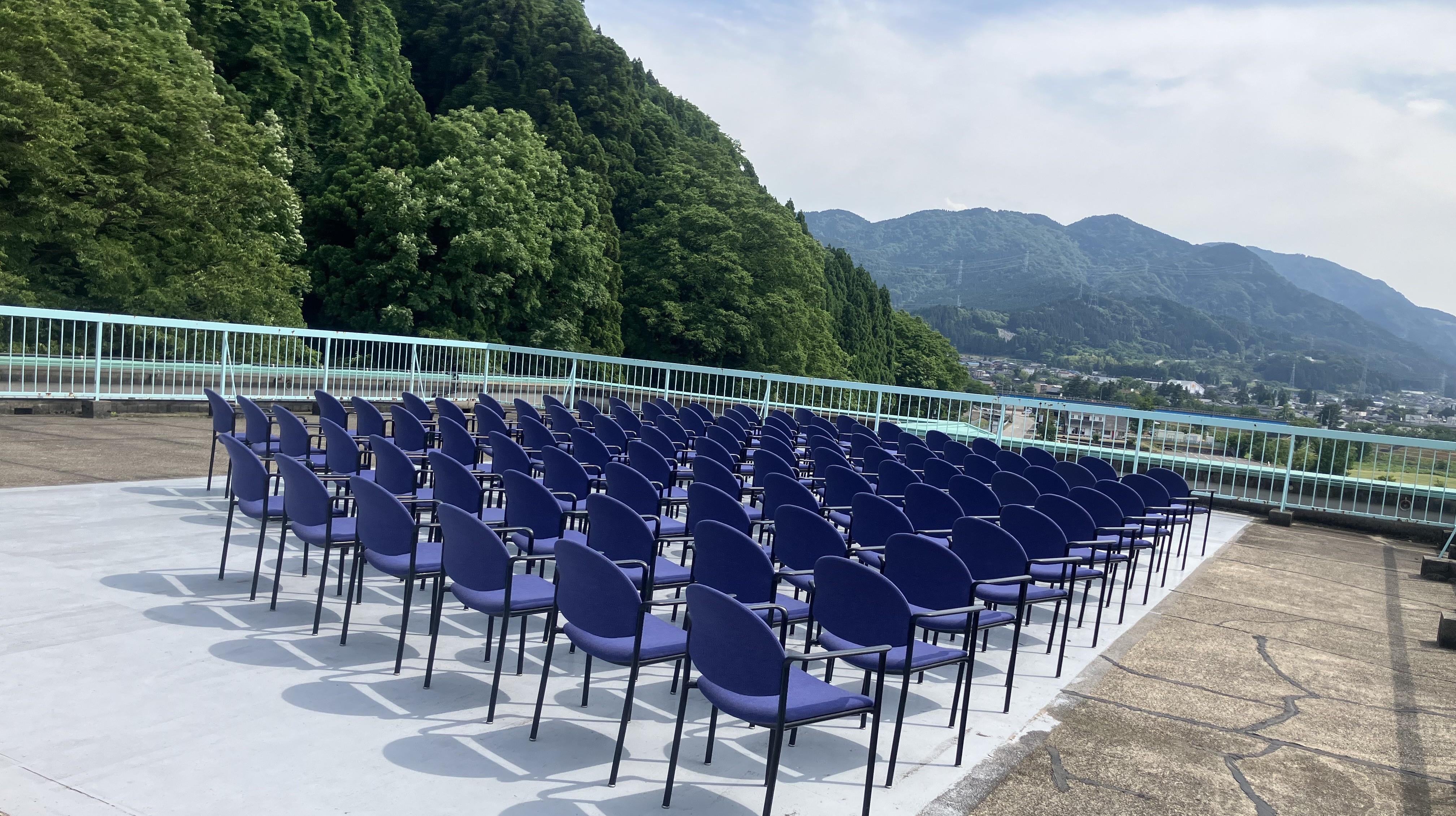 2025花火大会庄川荘屋上特別観覧席準備