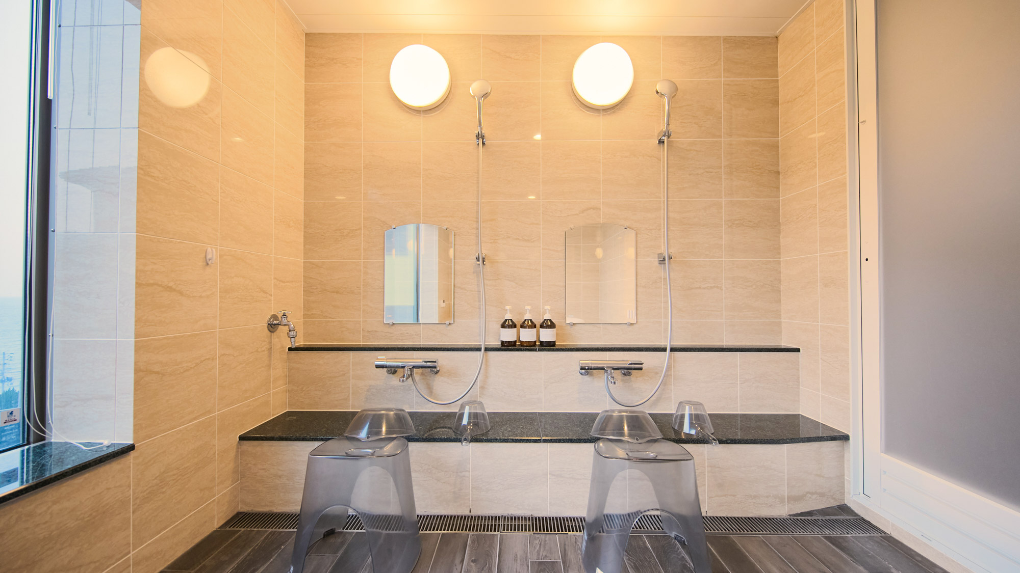 B1：ジャグジー専用フロア　洗い場