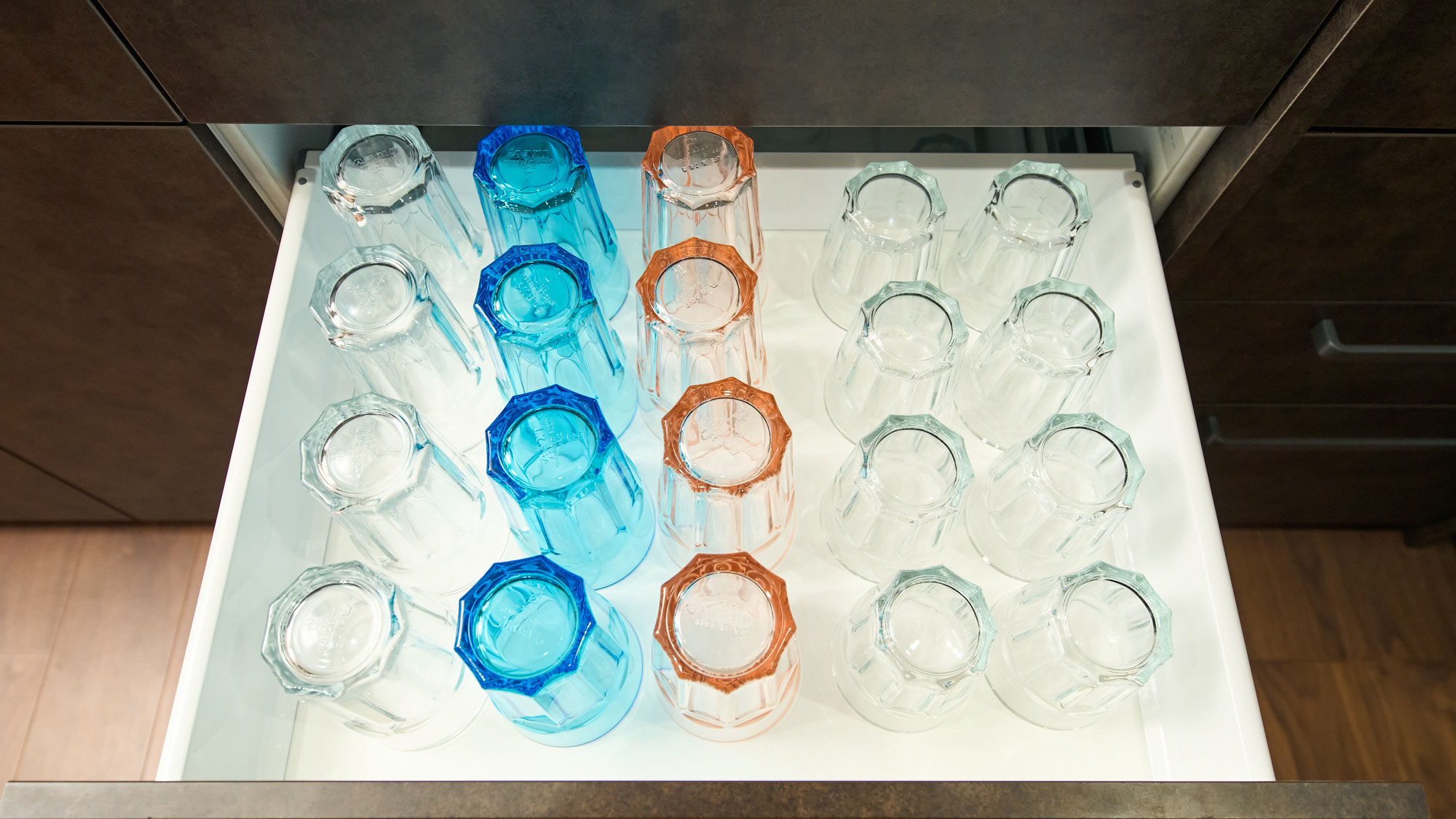 キッチン備品：コップ