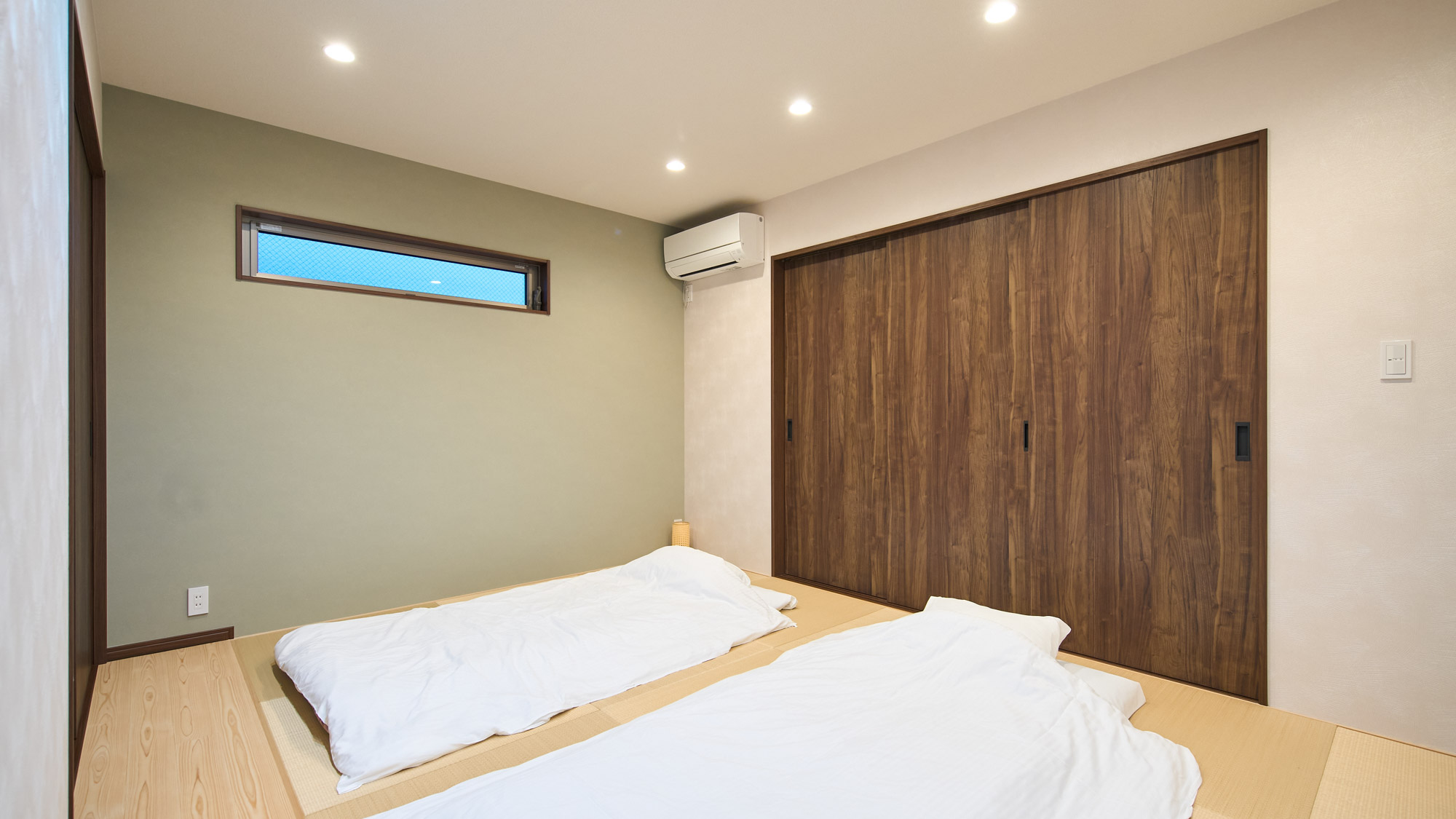 寝室（和室）：お布団4組