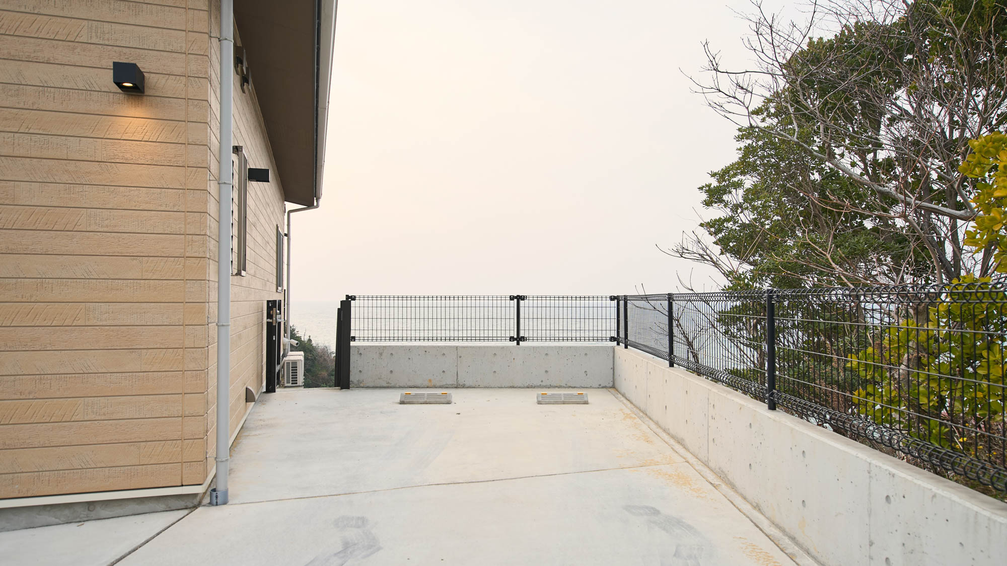 駐車スペース：屋外駐車場：3台