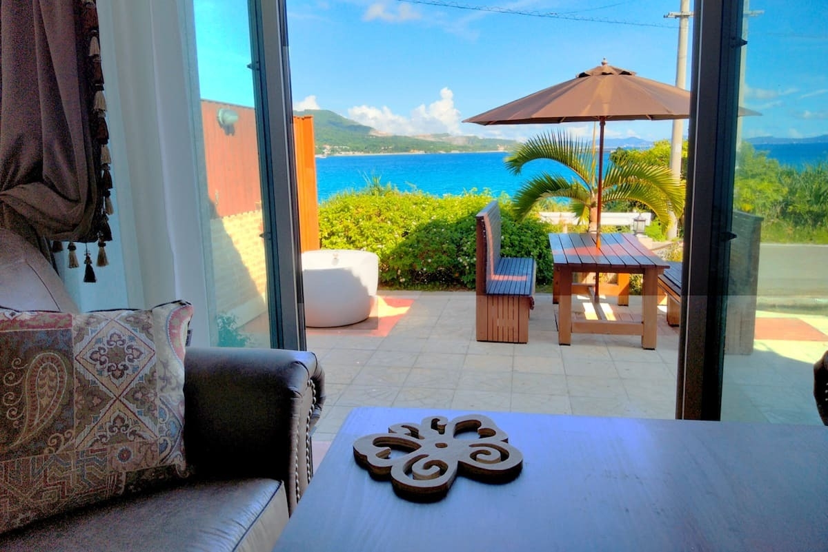 瀬底島の豊かな自然とキレイな海を楽しむオーシャンビュー貸別荘　A棟