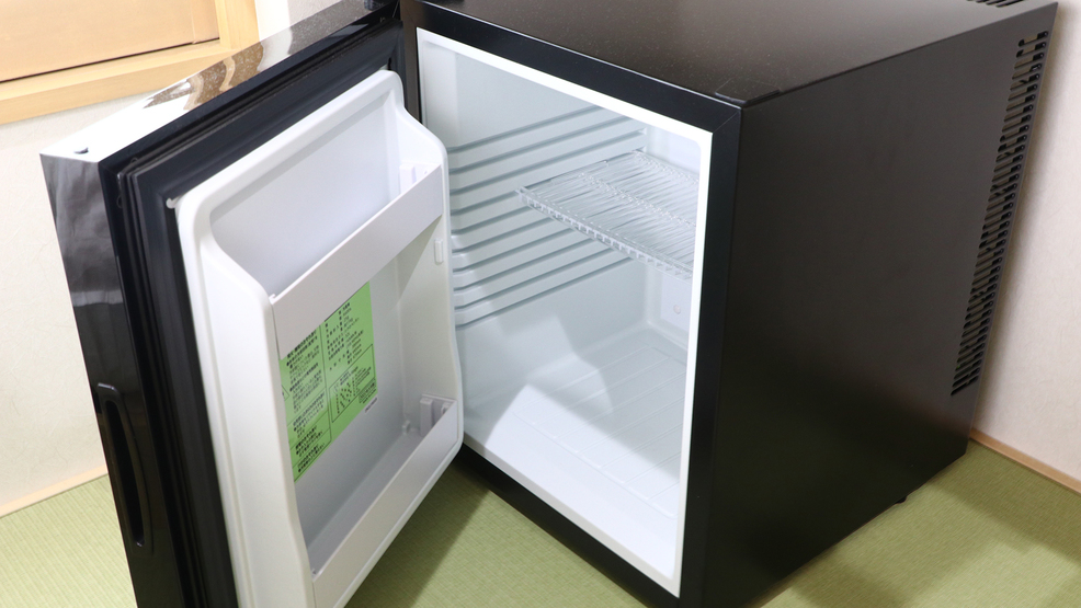 【客室】 設備　冷蔵庫*