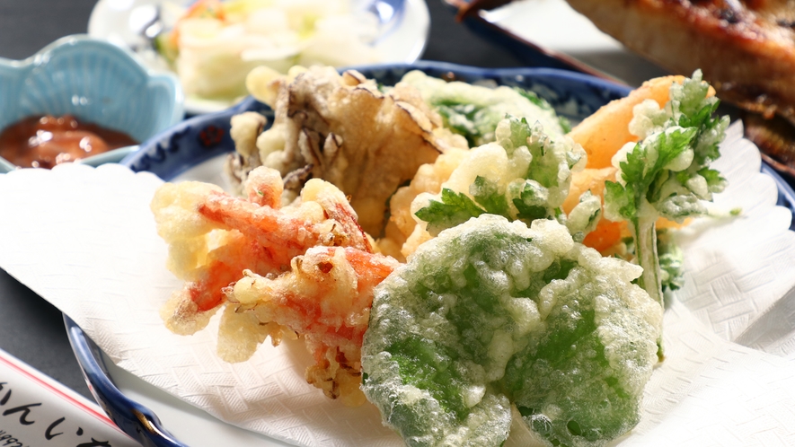 【料理】 夕食 海老・フキ・明日葉等の天ぷら*
