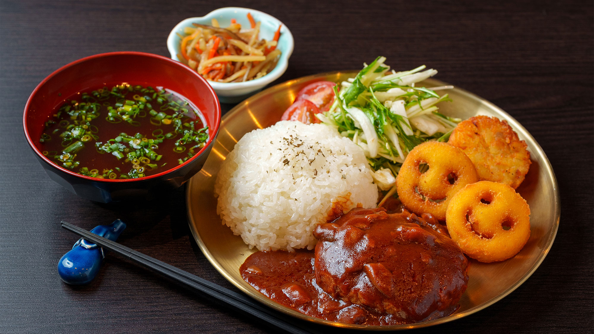 ・【夕食】大人プレート/ハンバーグ・唐揚げ・スパイスカレー等、生魚以外のメニューもご用意