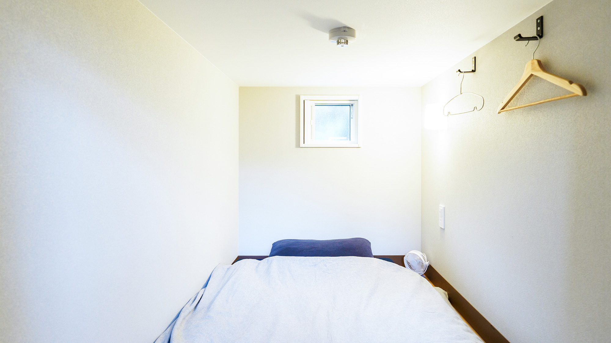 ・【ドミトリー】1人部屋　周囲を気にすることなく、就寝時間に合わせて、照明のオン・オフができます