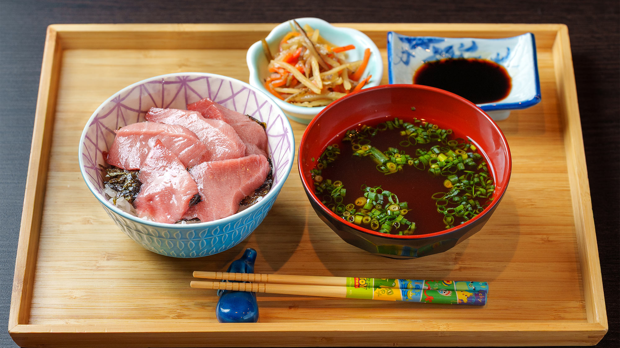 ・【夕食】お子様用 マグロ丼/お汁・小鉢付 柏島産養殖の生本マグロをお子様用の丼にしました