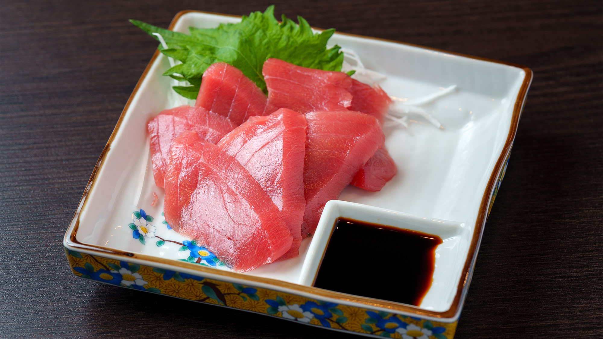 ・【夕食】地元柏島で養殖された『生』の本マグロ刺身