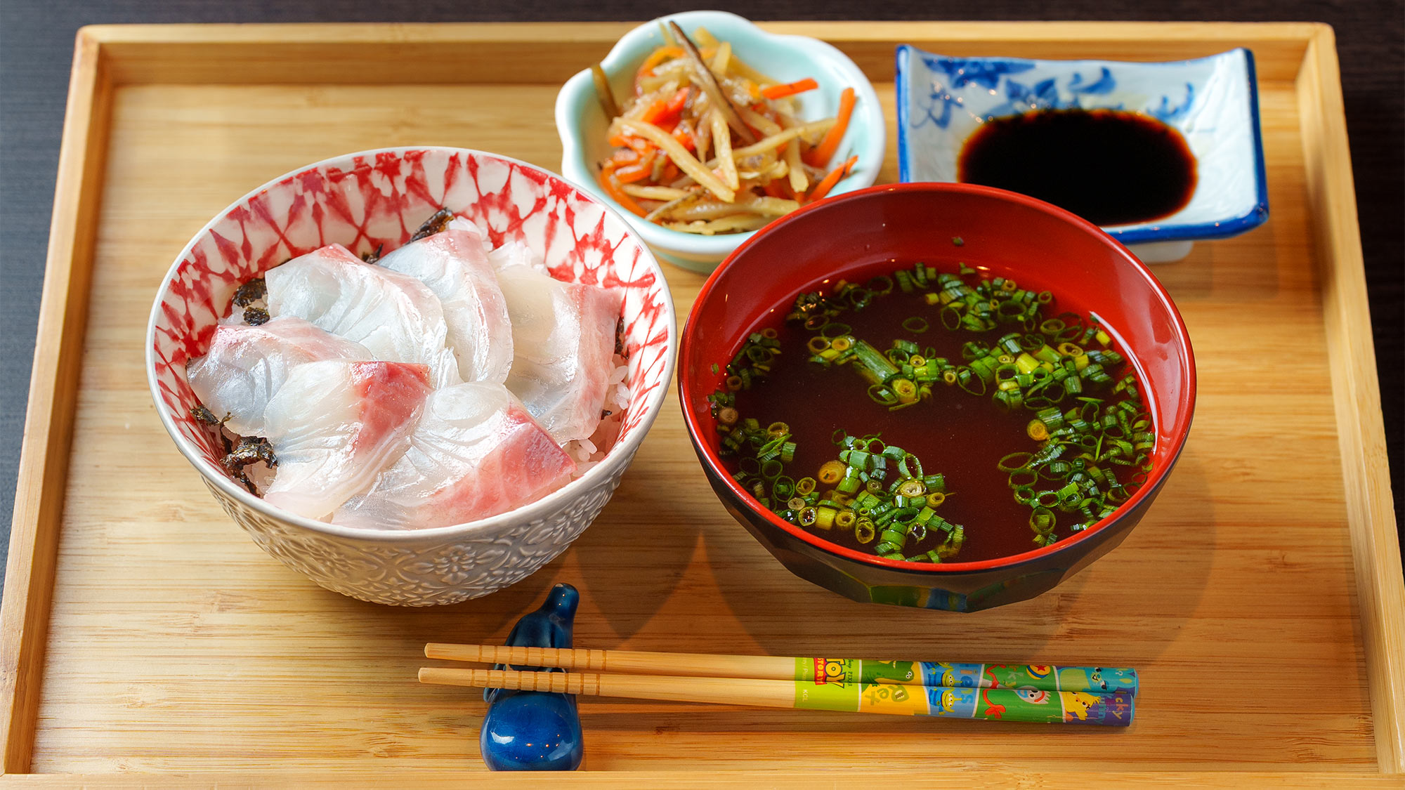 ・【夕食】お子様用 おまかせ地魚丼/お汁・小鉢付 柏島近海でとれた旬の地魚をお子様用ミニ丼でご提供