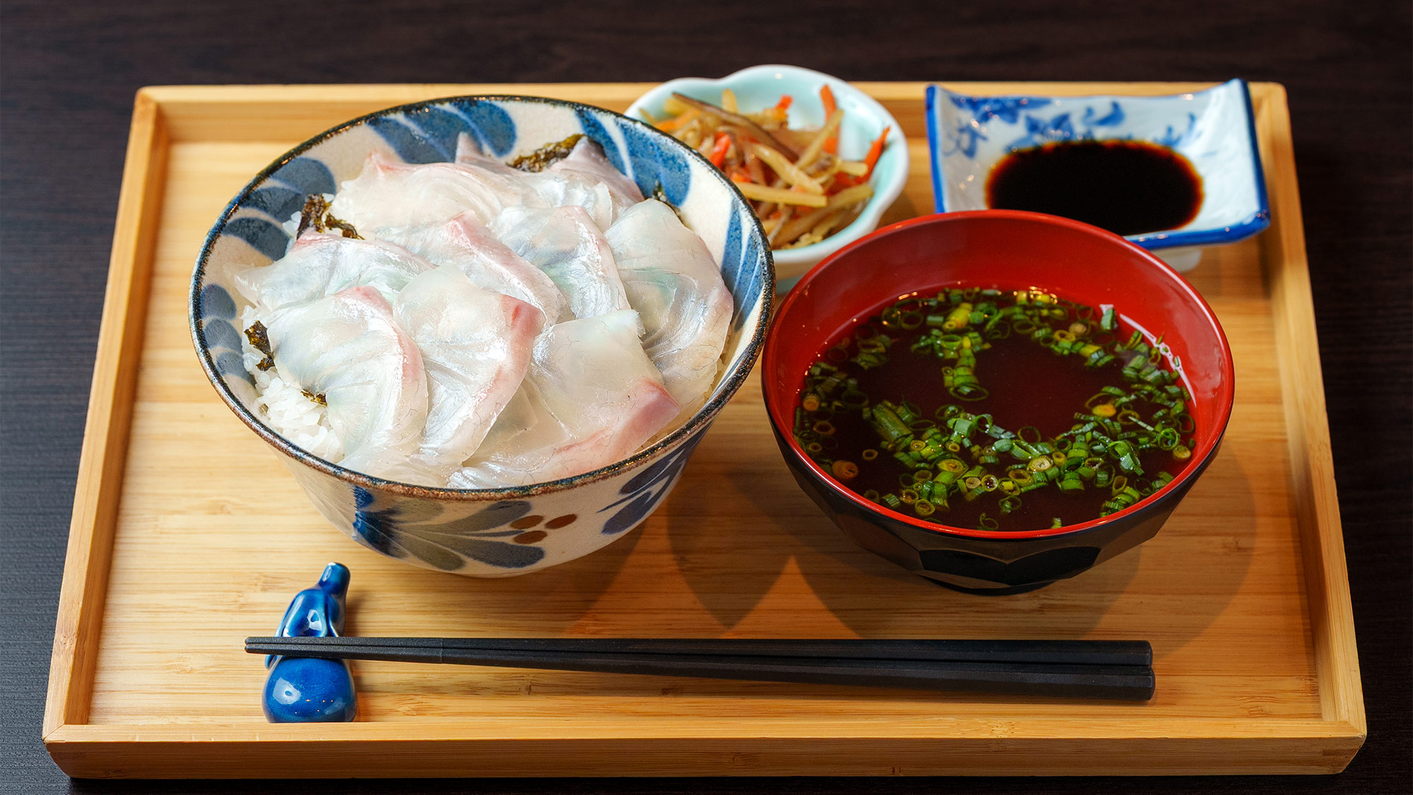 ・【夕食】おまかせ地魚丼/お汁・小鉢付 柏島近海でとれた旬の新鮮なおすすめ地魚を丼でご提供