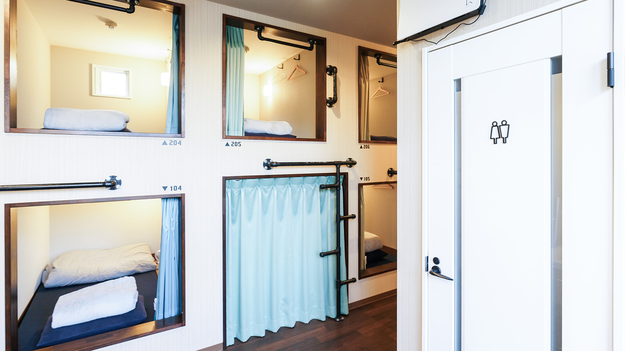 ・【ドミトリー】お部屋付近の便利な場所に共用トイレがございます