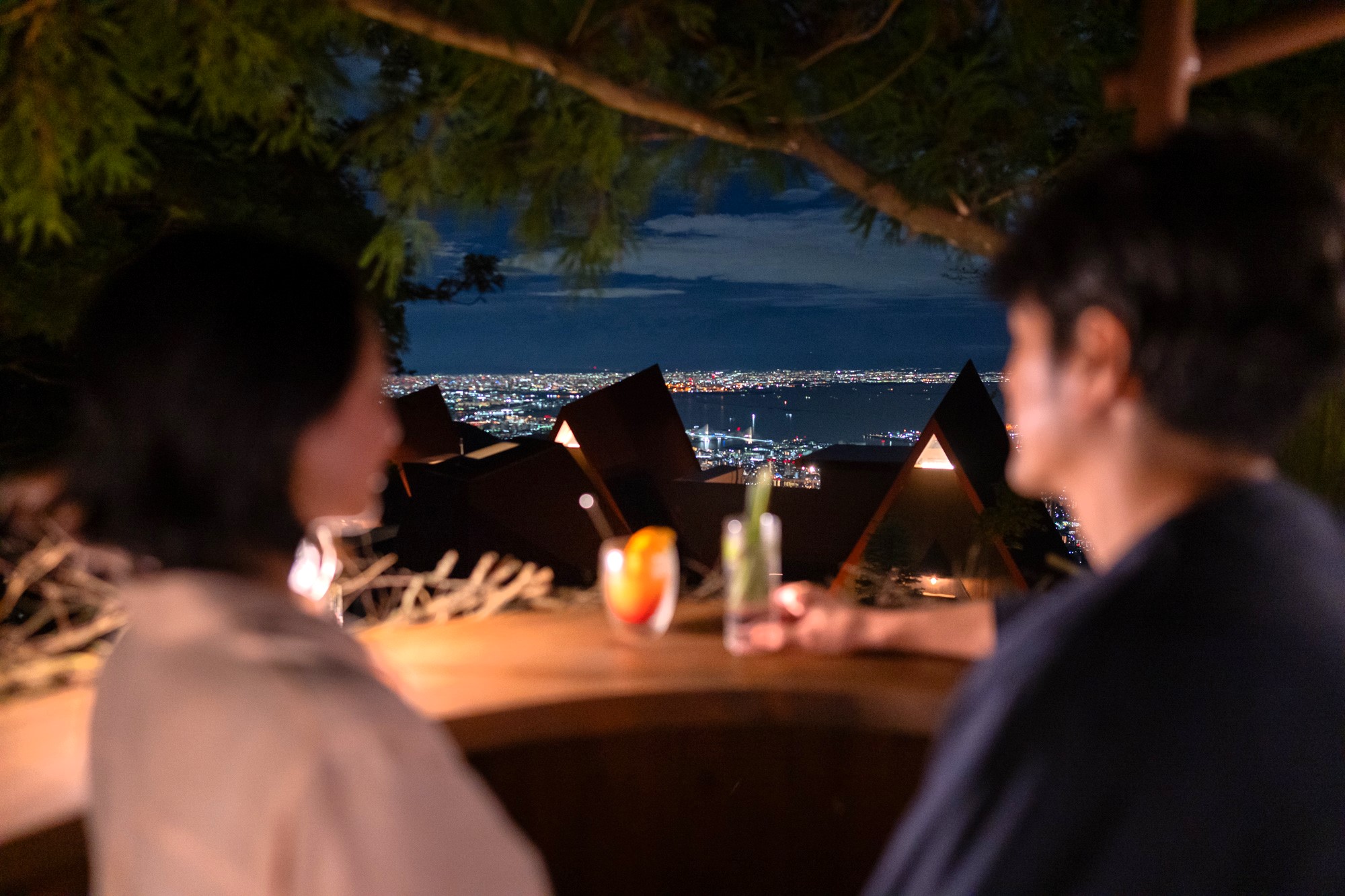 ナイトバー　夜景　夫婦