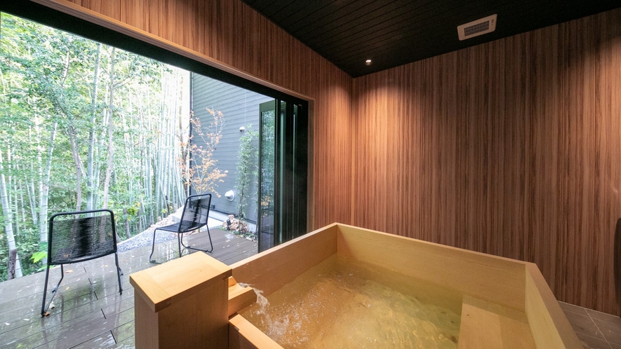 檜の半露天風呂ベランダ付（紫苑-Shion-）