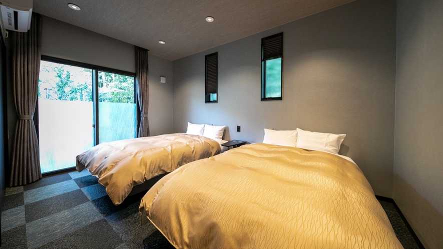 寝室　ダブルベッド2台（紫苑-Shion-）