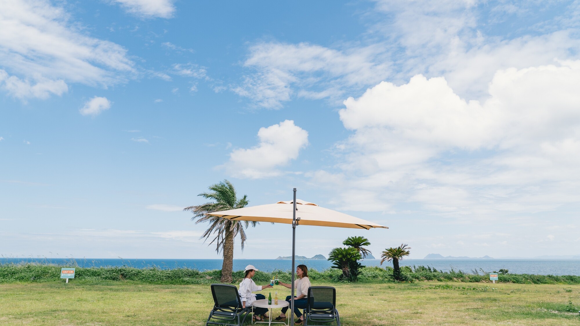 海を眺めながらゆったりおくつろぎください