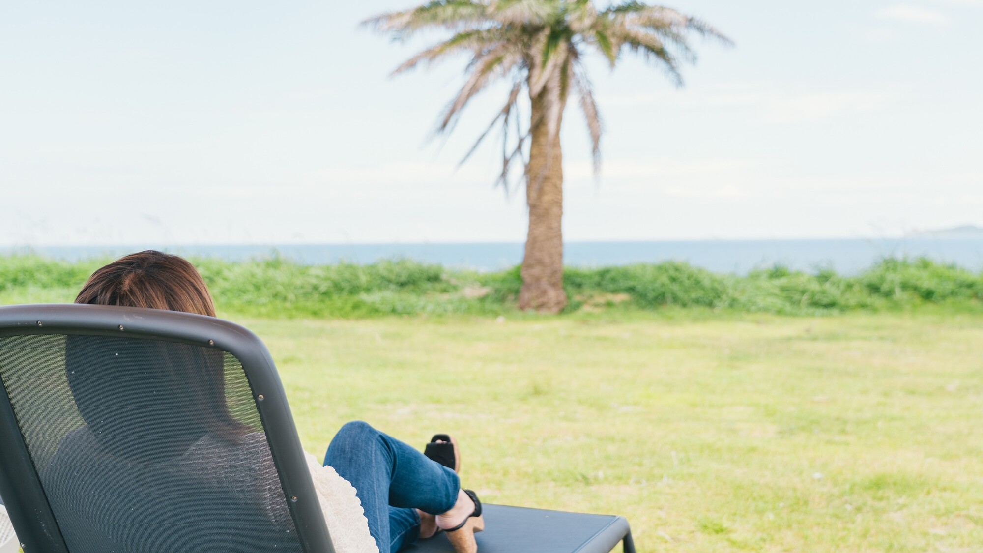 海を眺めながらゆったりおくつろぎください