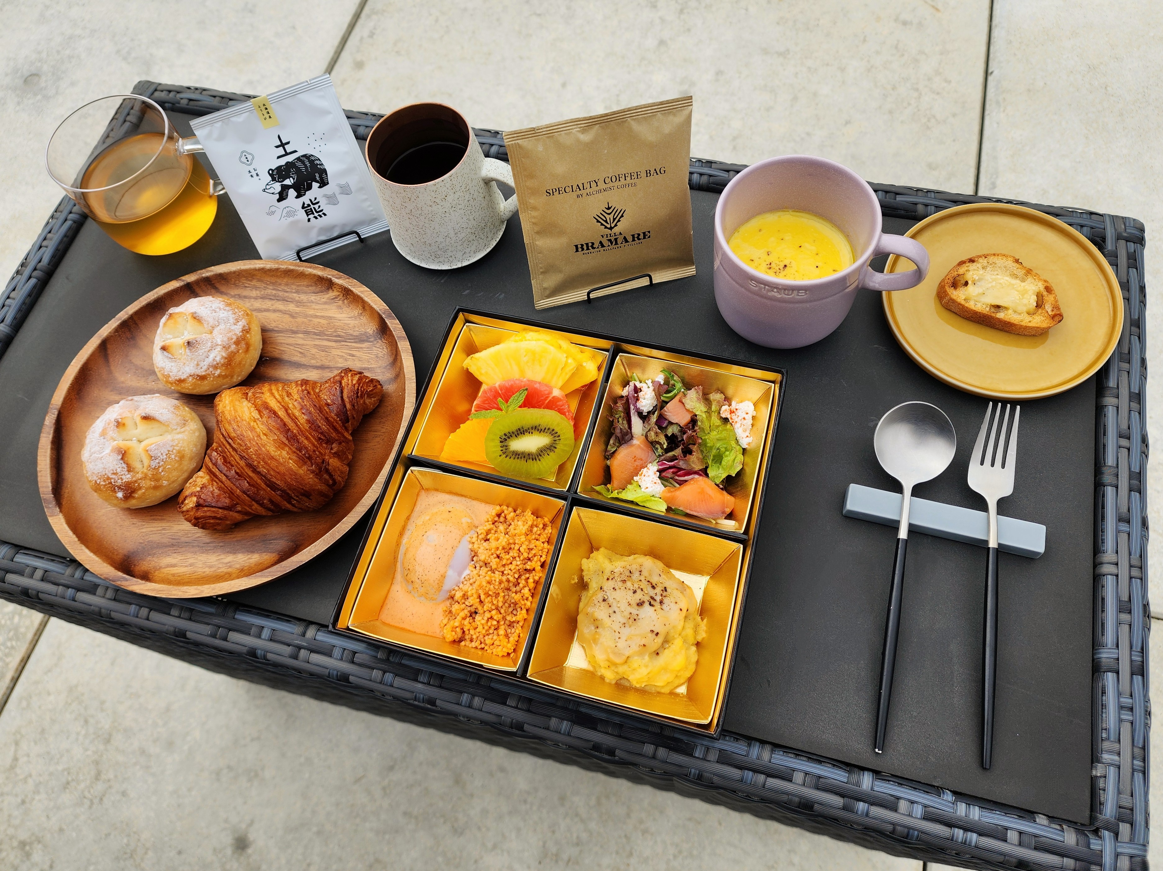 【ご朝食】Fビレッジ内のレストランと共同開発したオリジナルメニューをお部屋にお届けしております