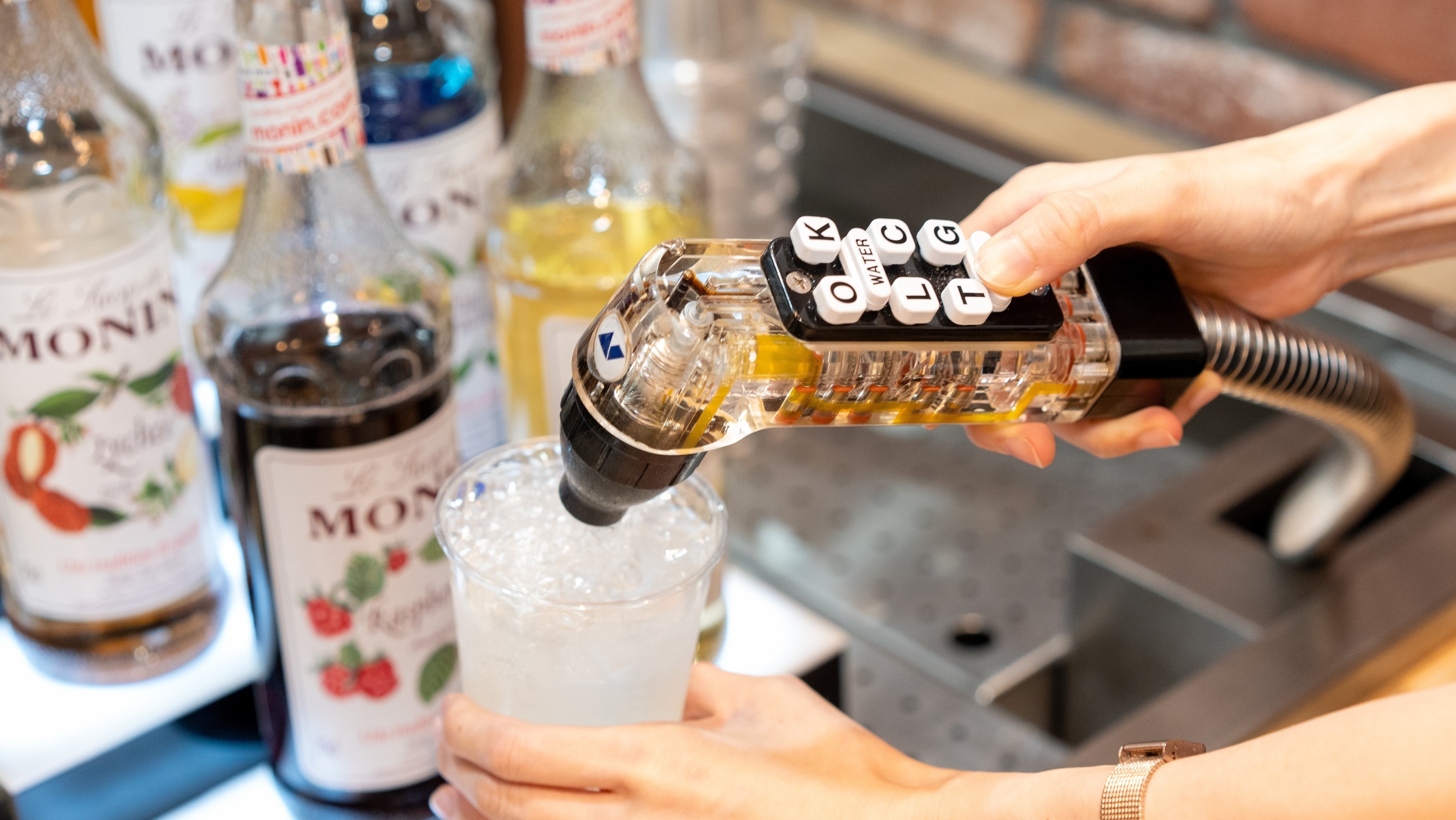 17時～20時で無料のウェルカムバーを実施中