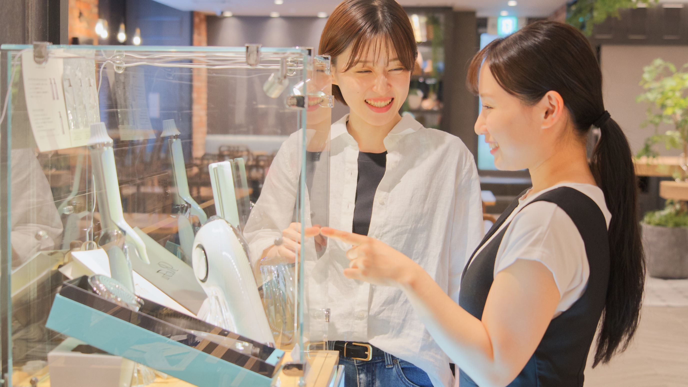 ReFa&times;レディースの備品をフロントに掲示しております♪