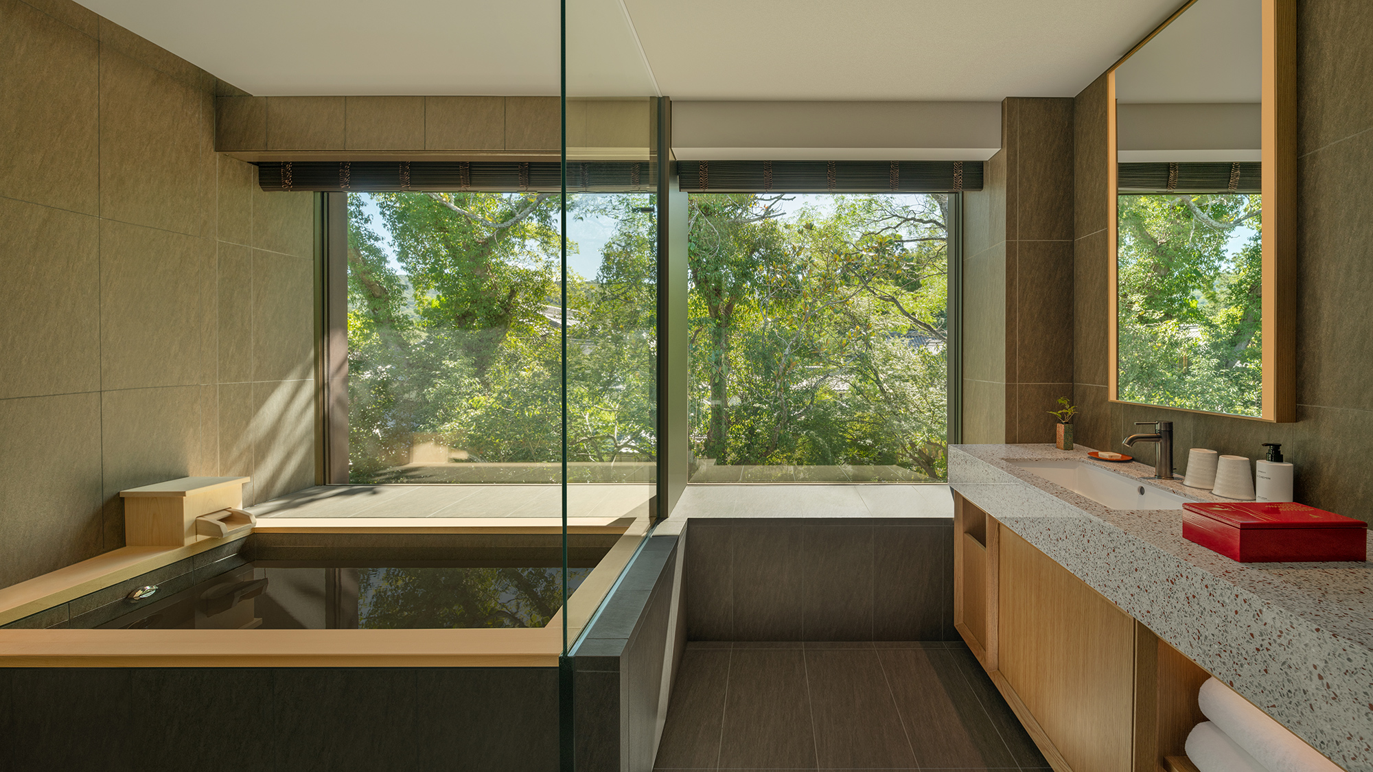 デラックスルーム（温泉風呂付）　バスルーム