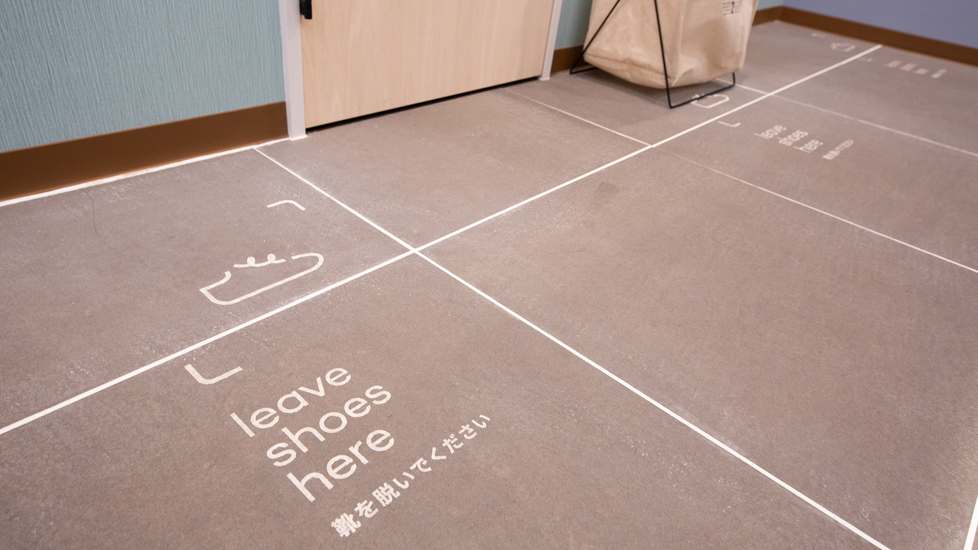・【男性専用シャワールーム】扉の外でお履物はお脱ぎください